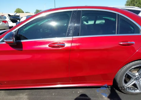 2016 Mercedes-Benz C 300 Sport z USA, uszkodzony, nr VIN 55SWF4JBXGU172191